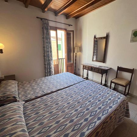 Hostal Restaurante Playa Colonia de Sant Jordi Eksteriør bilde