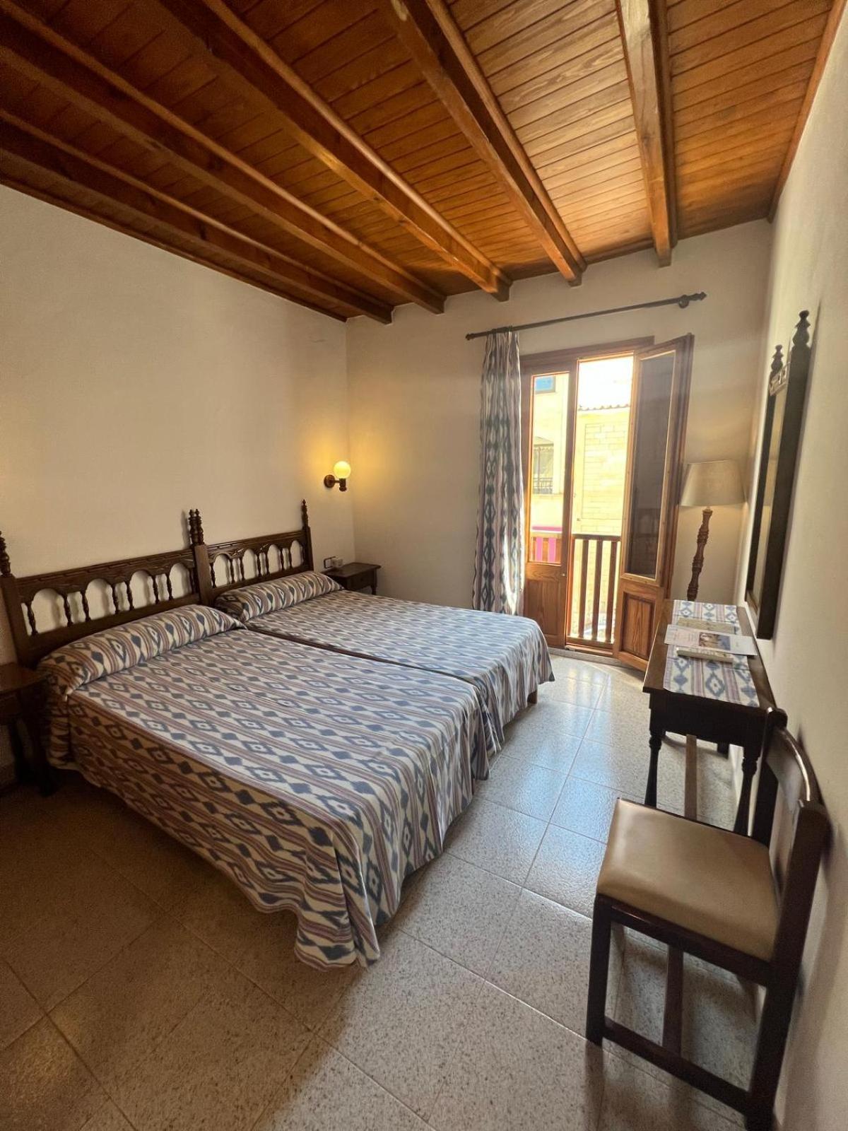Hostal Restaurante Playa Colonia de Sant Jordi Eksteriør bilde