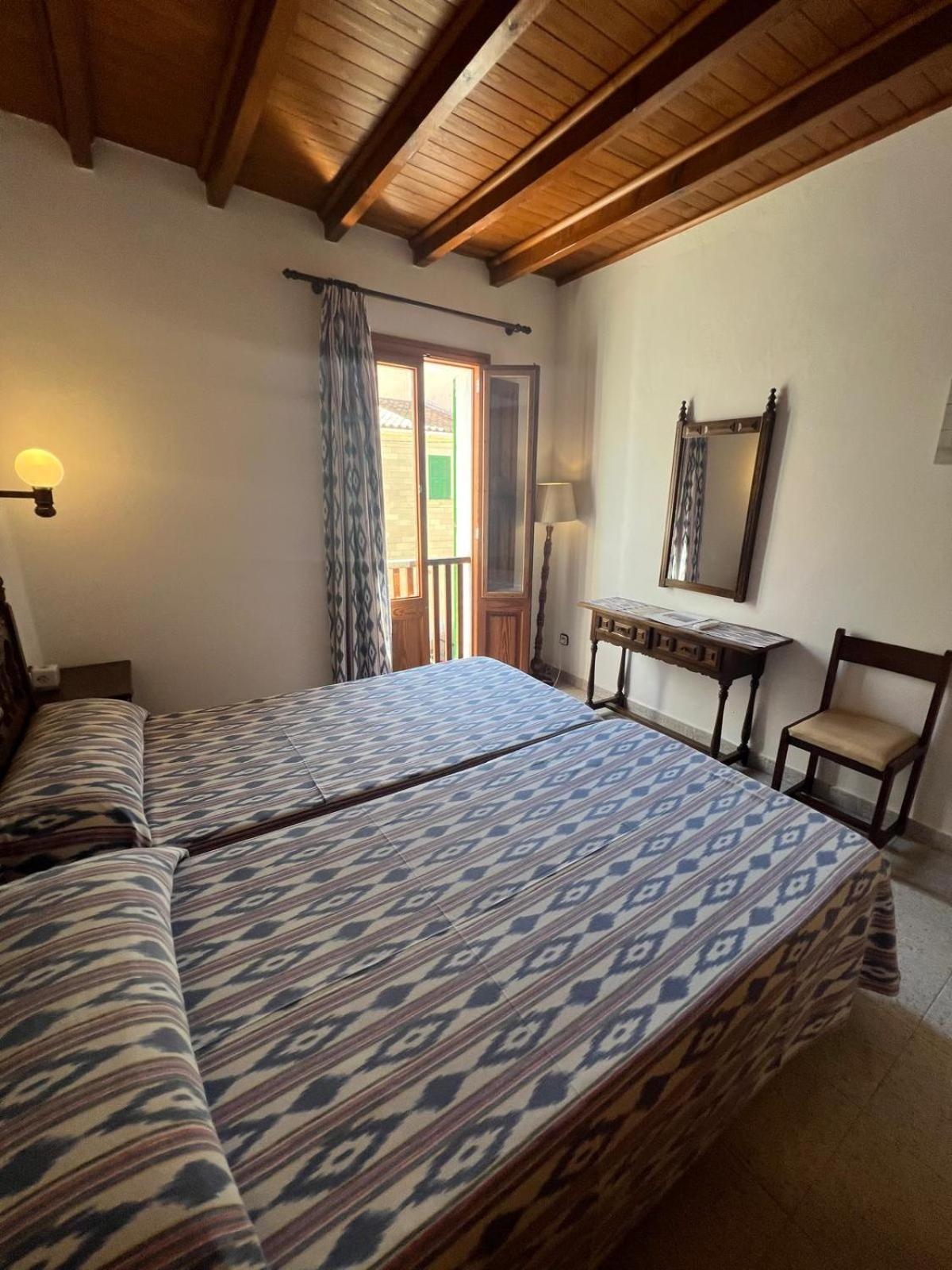 Hostal Restaurante Playa Colonia de Sant Jordi Eksteriør bilde