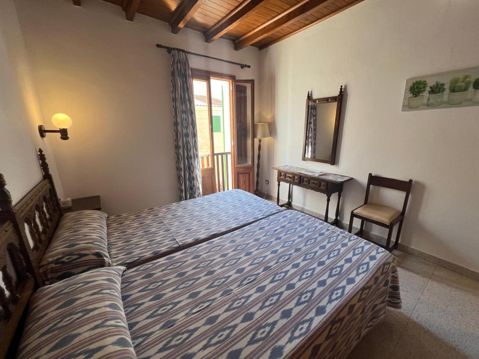 Hostal Restaurante Playa Colonia de Sant Jordi Eksteriør bilde